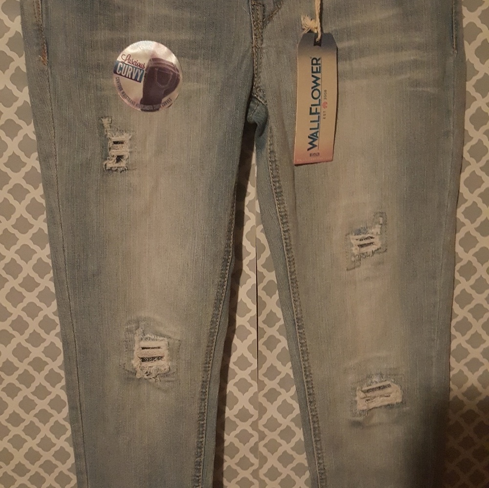 Wallflower slim crop jeans